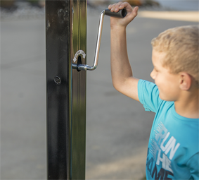 Child adjusting hoop with hand crank